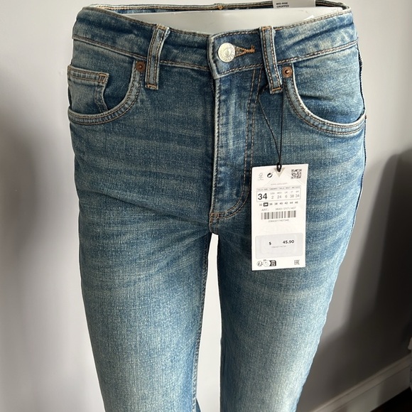 Zara Crop Flare Jeans - Picture 2 of 10